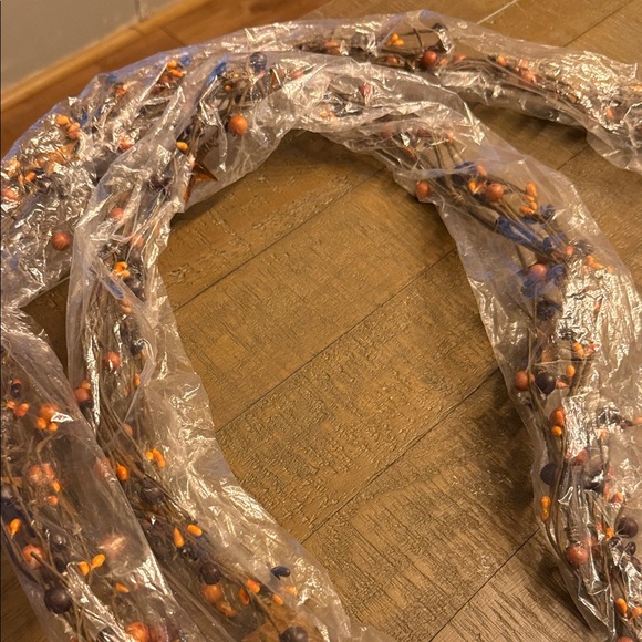 Rustic Berry Garland - Picture 1 of 4